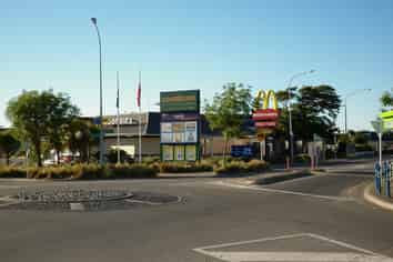 Vacant Retail/Office and Storage