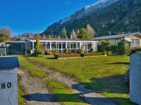 180 Kent Street, Kingston