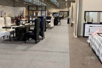 Expansive High-Stud Mt Wellington Retail