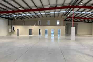 Immaculate Central City Warehouse!