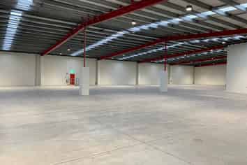 Immaculate Central City Warehouse!