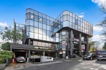 THE RED ELEPHANT ON KHYBER