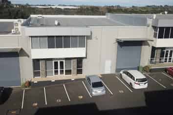 Tidy unit - Airport Oaks