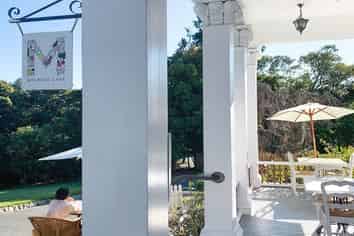 Ultimate Lifestyle Cafe, Sunny Nelson Is Calling!