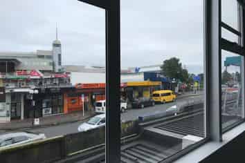 Small Street-Facing Office in Highbury!