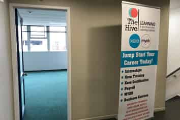 Small Street-Facing Office in Highbury!