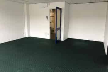 Small Street-Facing Office in Highbury!