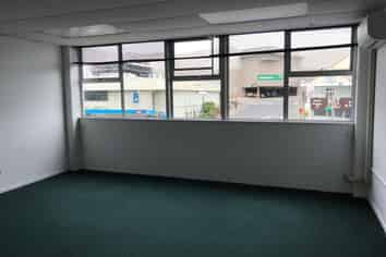 Small Street-Facing Office in Highbury!