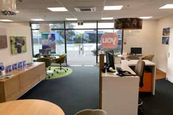 RETAIL OPPORTUNITY IN CENTRAL MOUNT LOCATION