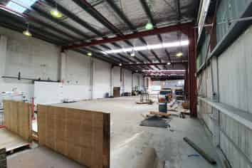 High stud industrial unit + optional yard