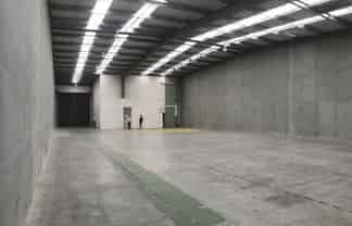 900m2 warehouse, modern, well priced