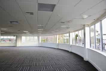 Tenanted investment on busy main road