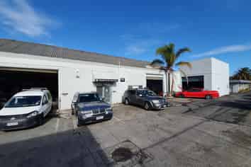 value 388m2 unit / asking $45,000pa + yard option