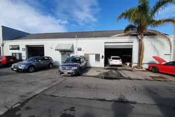 value 388m2 unit / asking $45,000pa + yard option