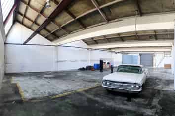 value 388m2 unit / asking $45,000pa + yard option