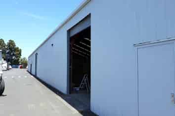 860m2 Warehouse in Central Manukau