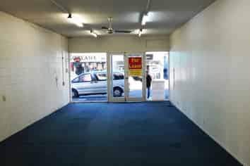 150m2 retail space - good value for size!