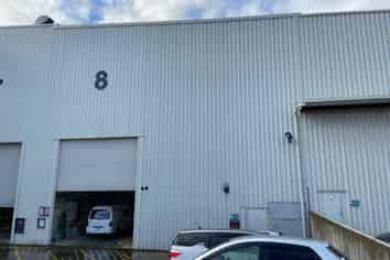 931m2 warehouse - 12m stud and 2 gantry cranes