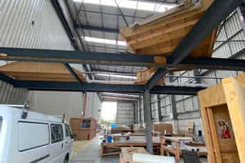 931m2 warehouse - 12m stud and 2 gantry cranes