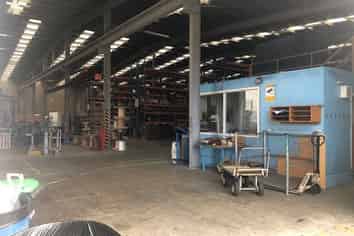 Large Warehouse for Lease