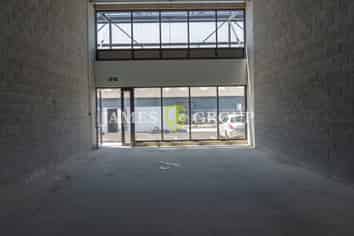 Pristine Retail Unit Available for Sale/Lease