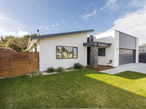 28 Sandown Avenue, Himatangi Beach