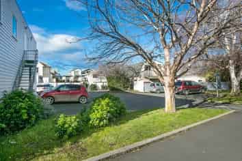 High Profile Premises With Excellent Parking! SH1!