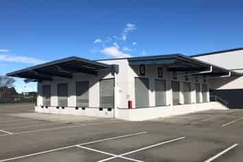 Large Storage & Distribution Facility at Airport