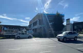 HIGH-EXPOSURE ON GREAT SOUTH ROAD