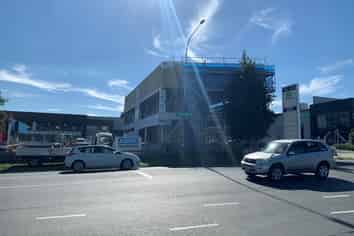 HIGH-EXPOSURE ON GREAT SOUTH ROAD