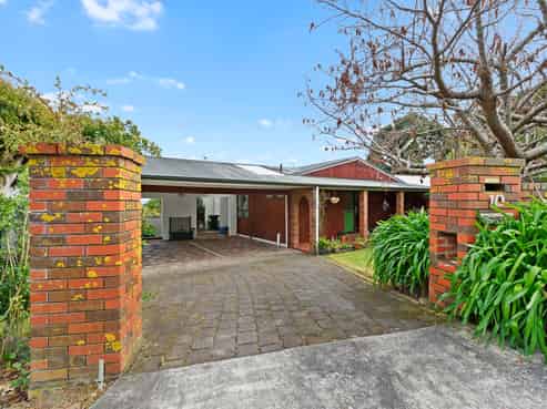 10 Winara Avenue, Waikanae