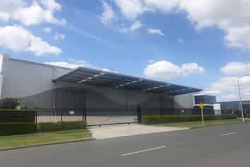 This Warehouse is prominently positioned office/wa