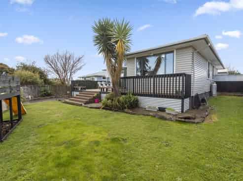 13 Bristol Avenue, Brookfield