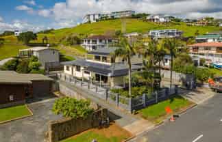 6 Stratford Dr, Cable Bay