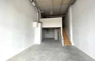 Retail shop with size options