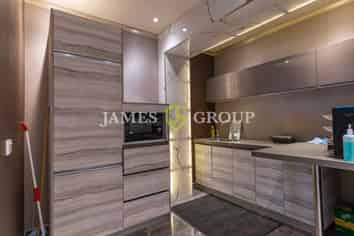 High Profile Greenlane Showroom | 570smq +