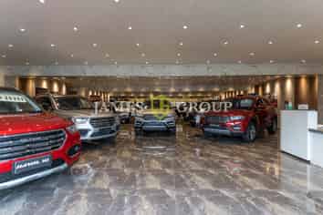 High Profile Greenlane Showroom | 570smq +