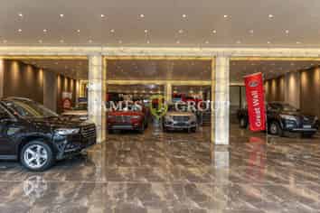 High Profile Greenlane Showroom | 570smq +