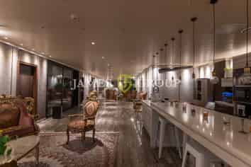 High Profile Greenlane Showroom | 570smq +