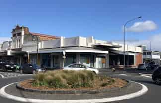 Corner site - retail shop for lease 