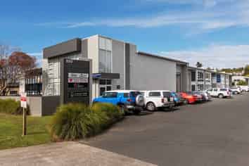 Modern road front Wairau office/showroom
