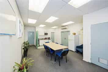 Modern road front Wairau office/showroom