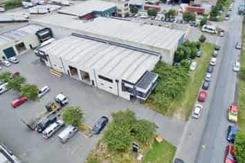 Immaculate industrial for lease
