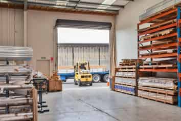 Immaculate industrial for lease