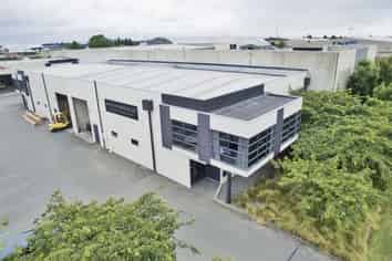 Immaculate industrial for lease