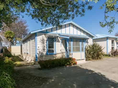 905 Willowpark Road North, Mayfair