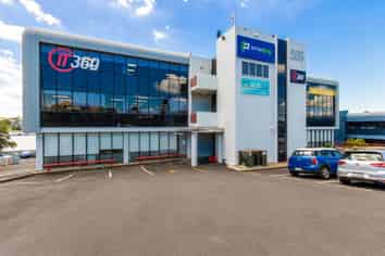 Light & Bright Office in the Valley