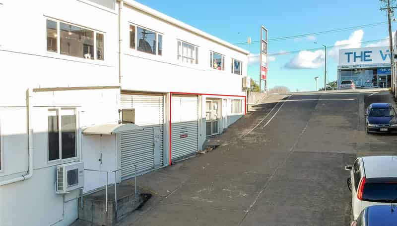 B/32 Barrys Point Road, Takapuna