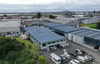 Large Rosebank Road Office – Rent Free Available!