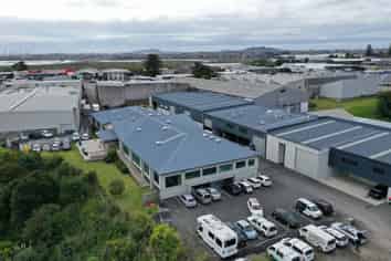 Large Rosebank Road Office – Rent Free Available!